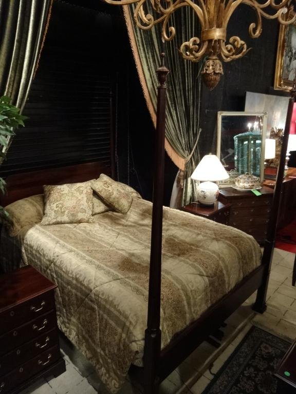 LINK TAYLOR MAHOGANY QUEEN 4 POST BEDROOM, INCLUDES