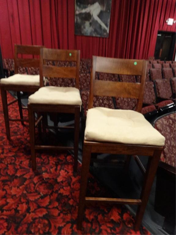 3 CRATE AND BARREL WOOD BARSTOOLS, MODERN DESIGN, CREAM: 3 CRATE AND BARREL WOOD BARSTOOLS, MODERN DESIGN, CREAM COLOR CUSHIONS, EXCELLENT CONDITION