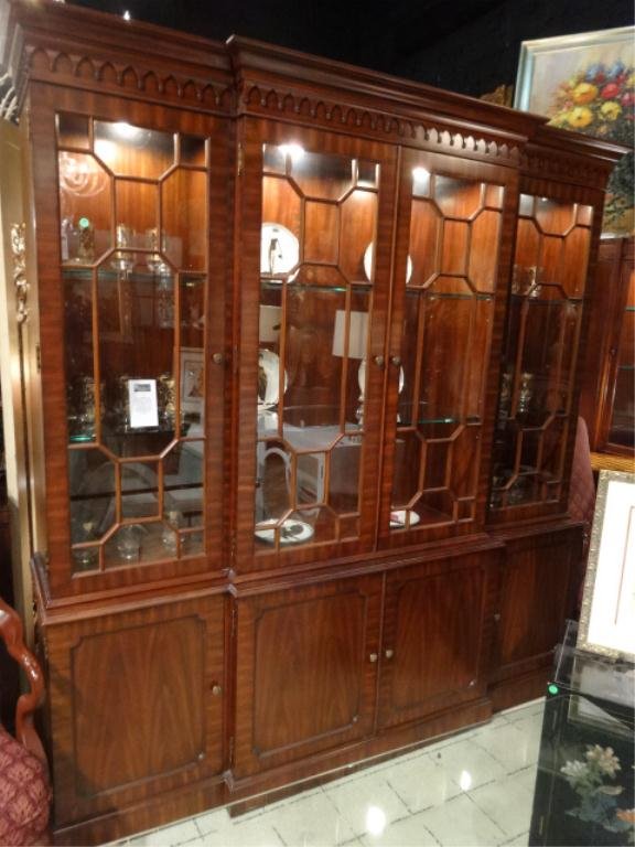 MAITLAND SMITH GEORGIAN TRIPLE BREAKFRONT, LIGHTED,: MAITLAND SMITH GEORGIAN TRIPLE BREAKFRONT, LIGHTED, GLASS SHELVES, EXCELLENT USED CONDITION, 84" X 79" X 19" SKU 227.02