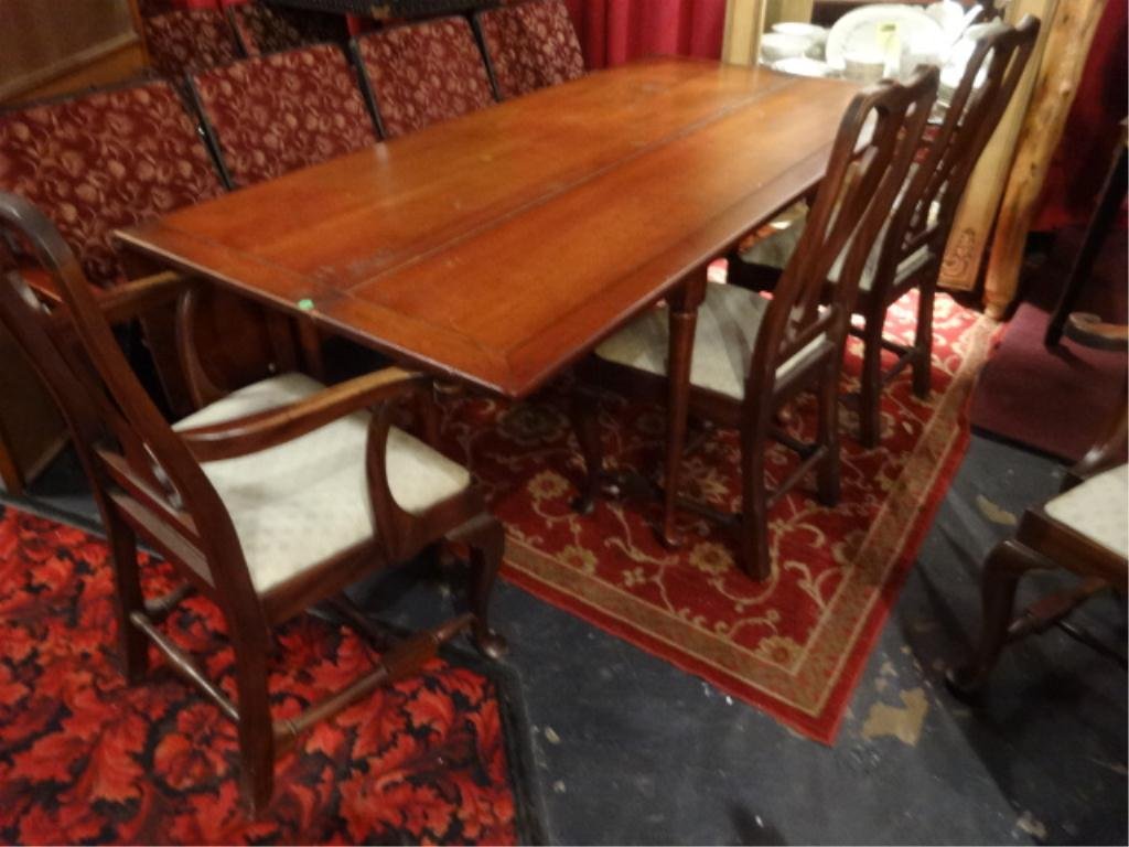 ANTIQUE DROPLEAF GATELEG TABLE WITH 4 QUEEN ANNE DINING: ANTIQUE DROPLEAF GATELEG TABLE WITH 4 QUEEN ANNE DINING CHAIRS, APPROX 6'L, SKU282.04