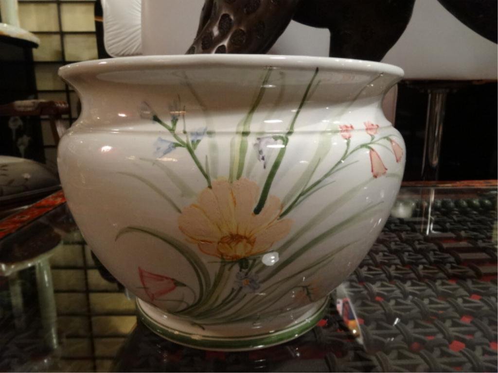 CERAMIC POT WITH FLORAL DESIGN, MADE IN ITALY, APPROX: CERAMIC POT WITH FLORAL DESIGN, MADE IN ITALY, APPROX 8" X 11", SKU331.02