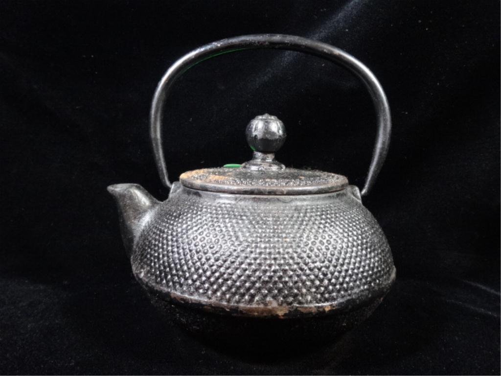 JAPANESE OIGEN TEAPOT / KETTLE, CAST IRON, APPROX 6"H,: JAPANESE OIGEN TEAPOT / KETTLE, CAST IRON, APPROX 6"H, SKU331.05