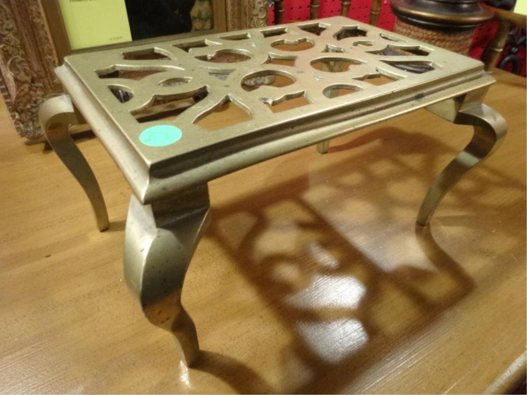 BRASS TRIVET, CABRIOLE LEGS, APPROX 9"W: BRASS TRIVET, CABRIOLE LEGS, APPROX 9"W
