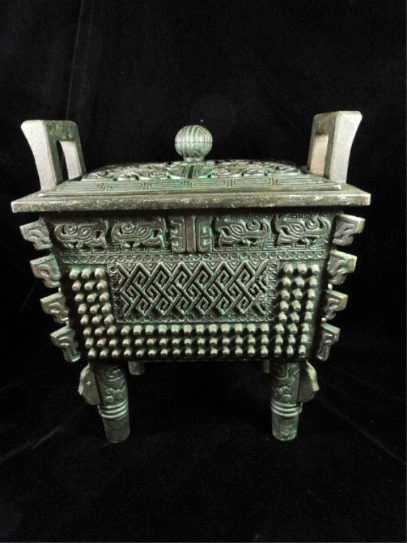 CHINESE URN STYLE ICE BUCKET WITH PLASTIC LINER, APPROX: CHINESE URN STYLE ICE BUCKET WITH PLASTIC LINER, APPROX 13" X 11.75" X 8.75", SKU388.06