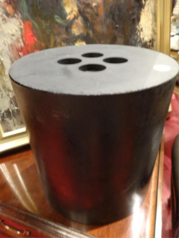 MODERN DESIGN BLACK RUBBER ICE BUCKET WITH LID,: MODERN DESIGN BLACK RUBBER ICE BUCKET WITH LID, EXCELLENT CONDITION, APPROX 15"H, SKU383.23
