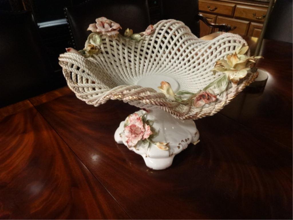 CAPODIMONTE CENTERPIECE BOWL, FINELY DETAILED WITH: CAPODIMONTE CENTERPIECE BOWL, FINELY DETAILED WITH OPENWORK, NO CHIPS, APPROX 13.75" X 19"