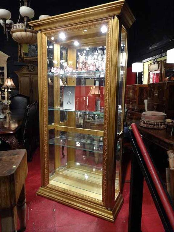 PULASKI GOLD FINISH DISPLAY CABINET, BRASS MOUNTED: PULASKI GOLD FINISH DISPLAY CABINET, BRASS MOUNTED COLUMNS, LIGHTED INTERIOR, MIRRORED BACK, GLASS SHELVES WITH PLATE GROOVES, (#1 OF TWO CABINETS AVAILABLE, EACH SOLD SEPARATELY), EXCELLENT CONDITION
