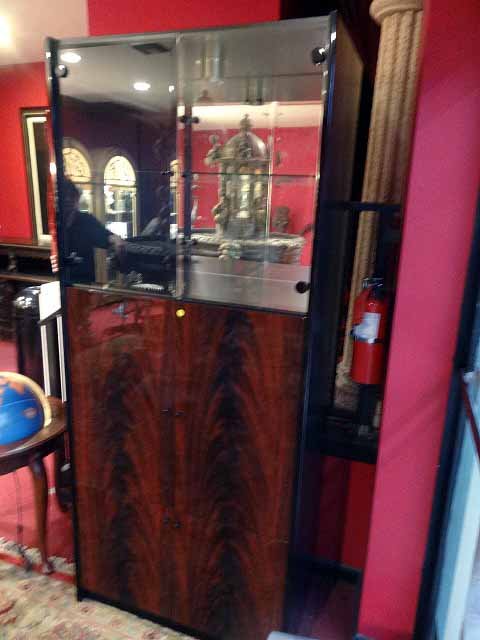 MODERN MAHOGANY VENEER LIGHTED CABINET, 2 GLASS DOORS: MODERN MAHOGANY VENEER LIGHTED CABINET, 2 GLASS DOORS ABOVE 2 LOWER CABINETS, MIRRORED BACK, GLASS SHELVES IN UPPER CABINET, APPROX 6.5'H X 3'W X 17"D, SKU403.02