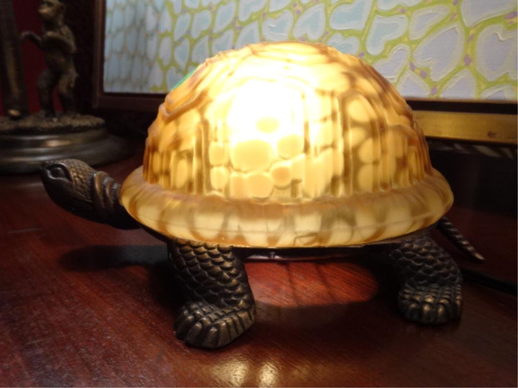 SMALL TURTLE FORM LAMP, WITH METAL BASE, GLASS SHELL: SMALL TURTLE FORM LAMP, WITH METAL BASE, GLASS SHELL SHADE, APPROX 8"W