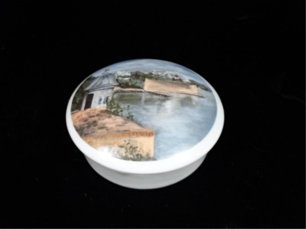 LIMOGES FRANCE PORCELAIN ROUND TRINKET BOX, WITH SCENE: LIMOGES FRANCE PORCELAIN ROUND TRINKET BOX, WITH SCENE OF "ESCENA DEL VIEJO SAN JUAN" BY OLEO DE RAQUEL DEL VALLE DAUVAL, PUERTO RICO - 1985, APPROX 4" DIAMETER, SKU7496
