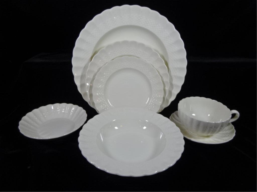 99 PC RARE COPELAND SPODE CHINA, WHITE WITH BASKETWEAVE: 99 PC RARE COPELAND SPODE CHINA, WHITE WITH BASKETWEAVE DETAIL, CIRCA 1960, INCLUDES 13 PLATES, 18 SALAD PLATES, 12 BREAD PLATES, 6 BOWLS, 10 BERRY BOWLS (1 WITH CHIP), 11 CUPS, 17 SAUCERS, 5 LARGE CU