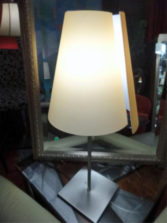 MODERN LEUCOS "LINDA T1" TABLE LAMP, DESIGNER ROBERTO: MODERN LEUCOS "LINDA T1" TABLE LAMP, DESIGNER ROBERTO PAMIO, SCULPTED HAND BLOWN GLASS DIFFUSER SLICED TO REVEAL INNER WHITE GLASS LAYER, BRUSHED NICKEL BASE, NEW NOT USED FROM A DCOTA DESIGN SHOWROOM