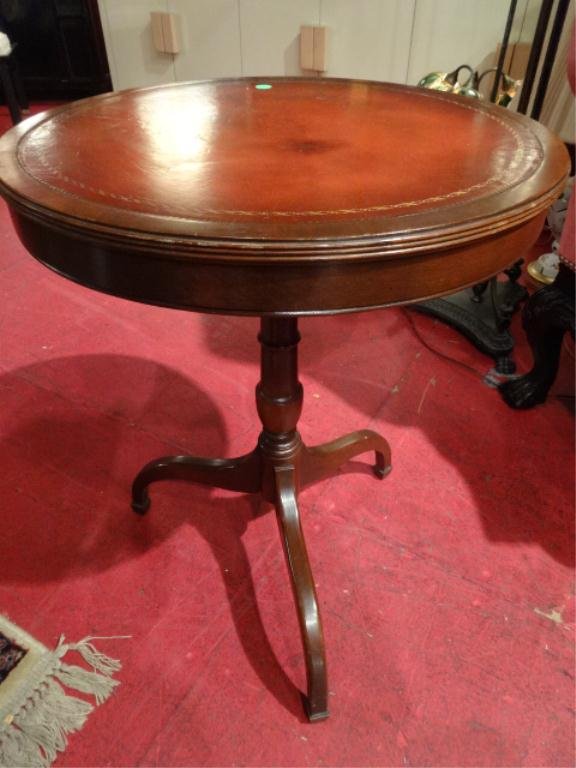 ANTIQUE LEATHER TOP PEDESTAL TABLE, TRI LEGGED BASE,: ANTIQUE LEATHER TOP PEDESTAL TABLE, TRI LEGGED BASE, EXCELLENT VINTAGE CONDITION, APPROX 18"DIAMETER, SKU554.04