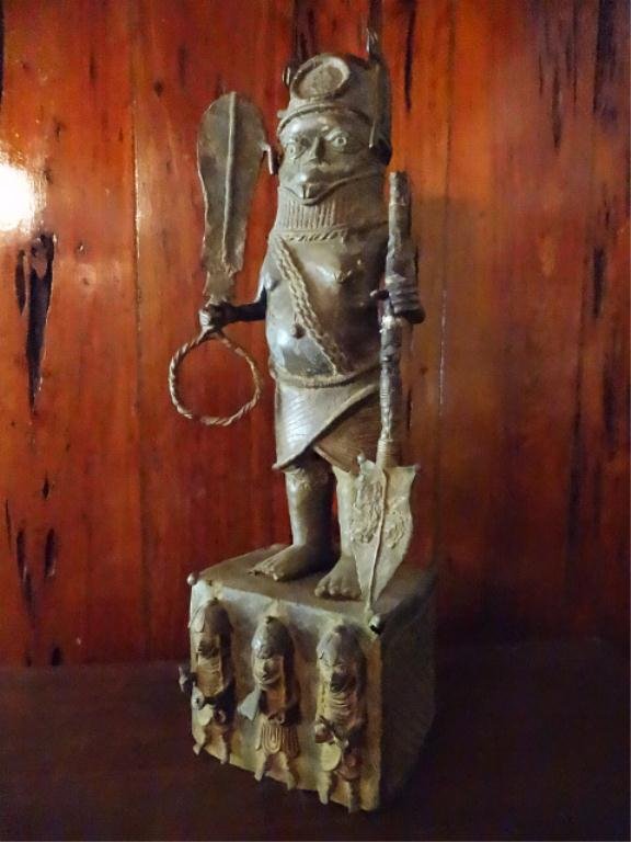 LARGE ANTIQUE AFRICAN BRONZE SCULPTURE, CHIEF HOLDING: LARGE ANTIQUE AFRICAN BRONZE SCULPTURE, CHIEF HOLDING SPEAR AS SYMBOL OF POWER, ON SQUARE BASE WITH 3 FIGURES, APPROX 31"HM SKU581.72