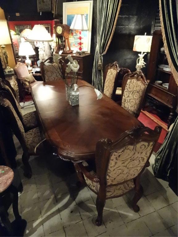 ORNATE WOOD DINING TABLE WITH 3 LEAVES, 6 CHAIRS (2: ORNATE WOOD DINING TABLE WITH 3 LEAVES, 6 CHAIRS (2 ARMCHAIRS, 4 SIDE CHAIRS), LEAVES STORE UNDERNEATH TABLE TOP (SHOWN WITH ONE LEAF INSTALLED), EXCELLENT CONDITION