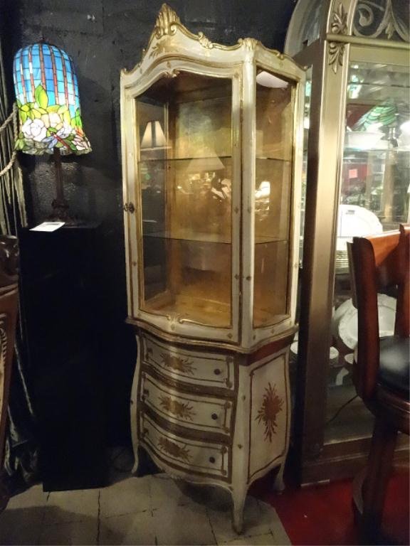 ITALIAN MID CENTURY FRANCO TACCHI CURIO CABINET, HAND: ITALIAN MID CENTURY FRANCO TACCHI CURIO CABINET, HAND DECORATED WHITE AND GOLD, LABELED FRANCO TACCHI MADE IN FLORENCE, ITALY, GILT GOLD INTERIOR, GLASS SHELVES, LOWER BOMBE CHEST WITH 3 DRAWERS, APPR