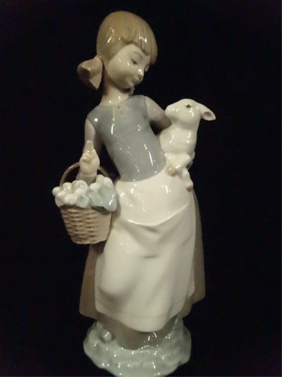 RETIRED LLADRO PORCELAIN FIGURINE "GIRL WITH LAMB", Nov 04, 2014