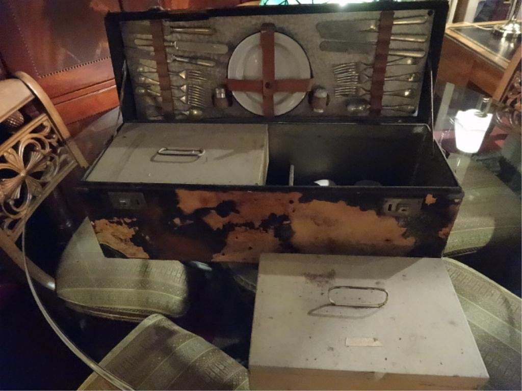 ANTIQUE PICNIC SET, INCLUDES 4 PLATES, 6 CUPS, 6: ANTIQUE PICNIC SET, INCLUDES 4 PLATES, 6 CUPS, 6 KNIVES, 6 FORKS, 2 METAL CASES, 2 SPOONS, SALT AND PEPPER SHAKERS, CASE IS IN POOR CONDITION