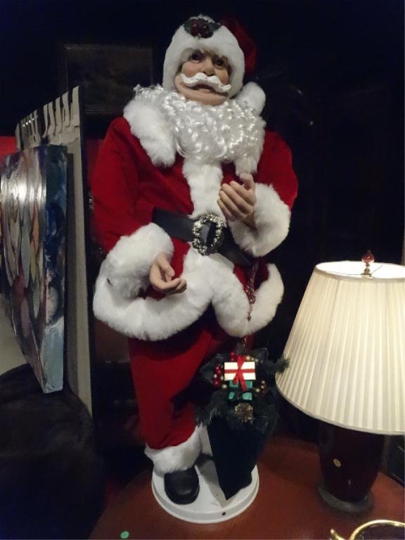 LARGE ANIMATRONIC SANTA CLAUS FIGURE, BATTERY OPERATED,: LARGE ANIMATRONIC SANTA CLAUS FIGURE, BATTERY OPERATED, APPROX 41"H, SKU723