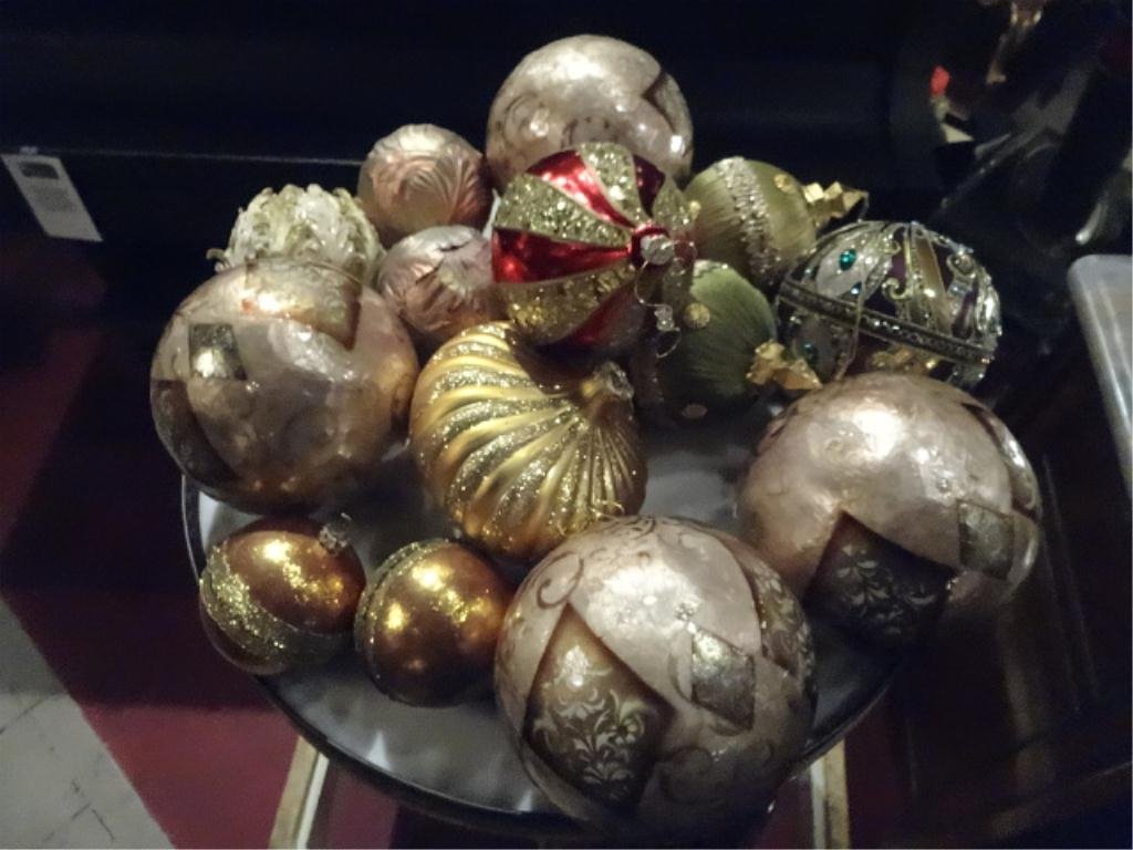 14 PC CHRISTMAS ORNAMENTS, GLASS AND COMPOSITE, GOLD,: 14 PC CHRISTMAS ORNAMENTS, GLASS AND COMPOSITE, GOLD, GREEN AND RED, VARIOUS SIZES, LARGEST APPROX 10", SKU723