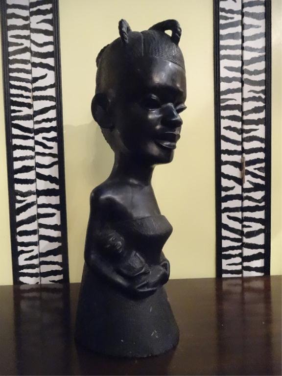 LARGE AFRICAN CARVED EBONY STATUE, WOMAN WITH CHILD,: LARGE AFRICAN CARVED EBONY STATUE, WOMAN WITH CHILD, 24"H, SKU744.12