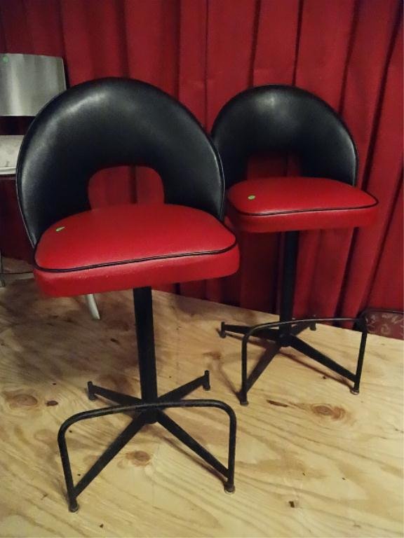PAIR 1960's MID CENTURY MODERN BARSTOOLS, SWIVEL SEATS,: PAIR 1960's MID CENTURY MODERN BARSTOOLS, SWIVEL SEATS, BLACK FINISH METAL FRAME, BLACK AND RED VINYL UPHOLSTERY, SKU690