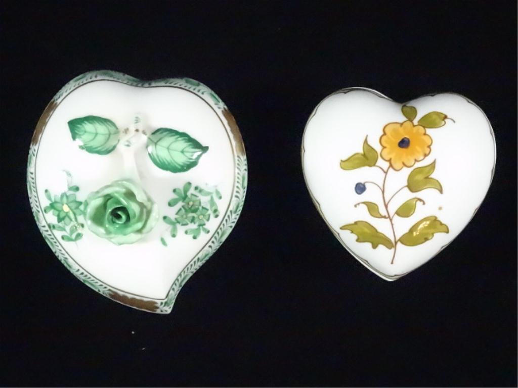 2 PC HEART SHAPE PORCELAIN PILL BOXES, MARKED HEREND: 2 PC HEART SHAPE PORCELAIN PILL BOXES, MARKED HEREND AND CHAMART LIMOGES FRANCE, SKU760