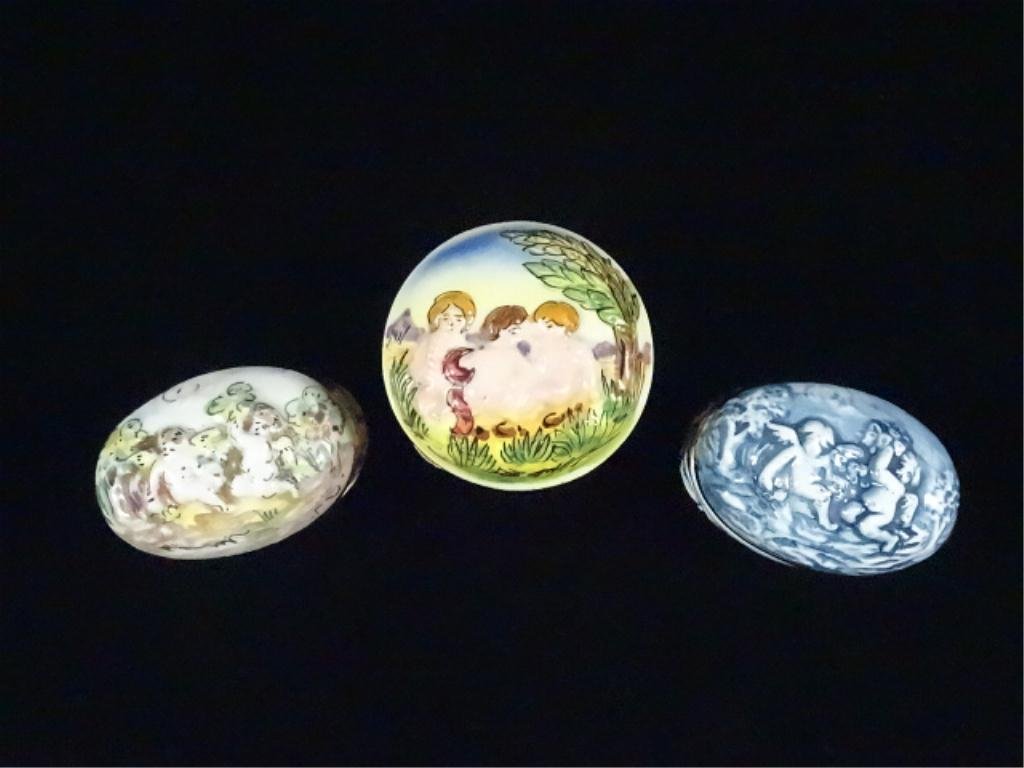 3 PC CAPODIMONTE STYLE PORCELAIN PILL BOXES, SKU760: 3 PC CAPODIMONTE STYLE PORCELAIN PILL BOXES, SKU760