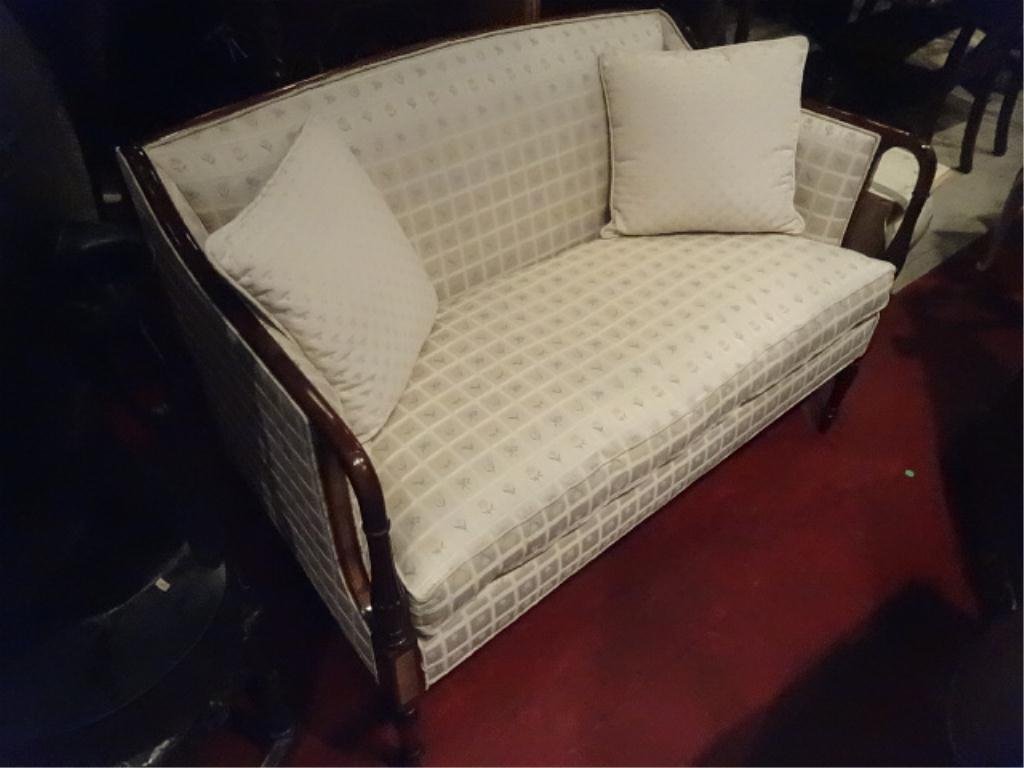 SHERATON STYLE LOVESEAT BY SOUTHWOOD, CLASSIC FRAME: SHERATON STYLE LOVESEAT BY SOUTHWOOD, CLASSIC FRAME WITH REEDED DETAIL, INLAID LEG BLOCKS, IMMACULATE WHITE UPHOLSTERY, 2 ACCENT CUSHIONS, LABELED SOUTHWOOD, HICKORY, NC, SKU740