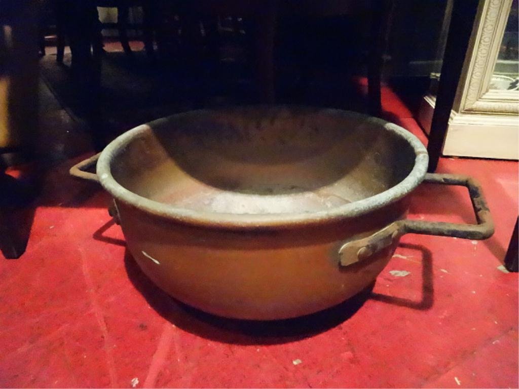 LARGE COPPER POT WITH HANDLES: LARGE COPPER POT WITH HANDLES