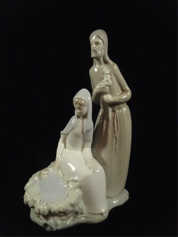 NAO SPANISH PORCELAIN NATIVITY SCENE, JESUS, MARY &: NAO SPANISH PORCELAIN NATIVITY SCENE, JESUS, MARY & JOSEPH, APPROX 8.5"H