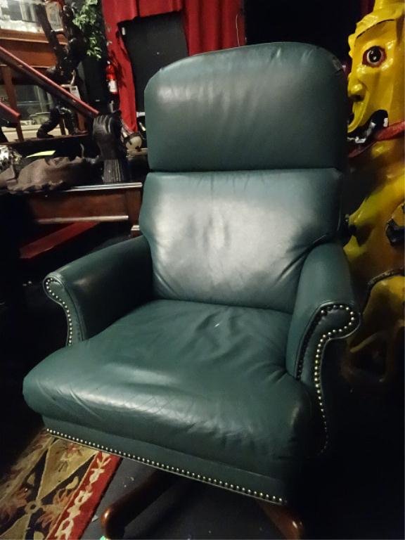LEATHER EXECUTIVE DESK CHAIR, HUNTER GREEN LEATHER,: LEATHER EXECUTIVE DESK CHAIR, HUNTER GREEN LEATHER, NAILHEAD TRIM, SWIVEL SEAT, ON CASTERS, SKU740.9