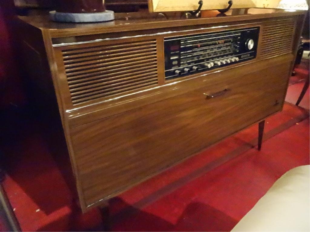 1970's GRUNDIG STEREO CONSOLE WITH TURNTABLE, FM RADIO,: 1970's GRUNDIG STEREO CONSOLE WITH TURNTABLE, FM RADIO, UPDATED WITH TECHNICS SL-QD3 TURNTABLE AND RCA AMPLIFIER, 31.5"H X 46.5"W X 14"D