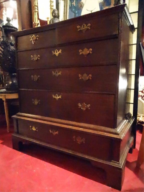 ANTIQUE CHIPPENDALE CHEST, 19TH CENTURY, 6 DRAWERS, 2: ANTIQUE CHIPPENDALE CHEST, 19TH CENTURY, 6 DRAWERS, 2 PC WITH SINGLE DRAWER BASE, BRASS PULLS AND ESCUTCHEONS, DOVETAIL JOINTS, APPROX 4.5'H X 4'W X 21"D