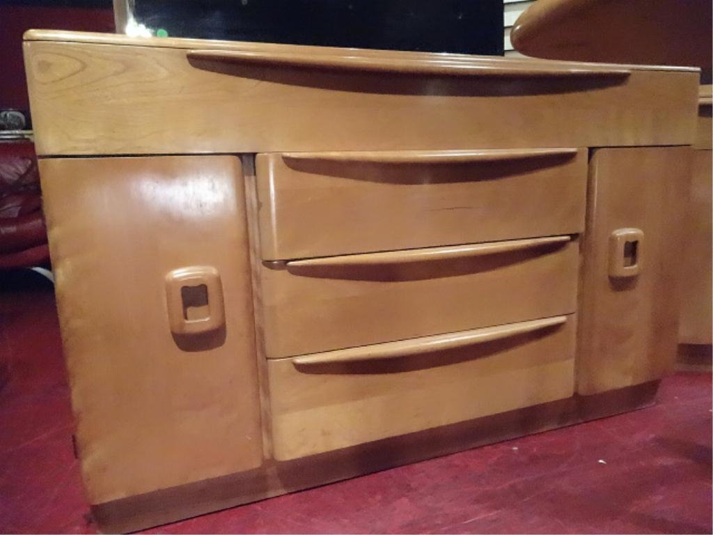 HEYWOOD WAKEFIELD ENCORE SIDEBOARD/CREDENZA CIRCA 1950,: HEYWOOD WAKEFIELD ENCORE SIDEBOARD/CREDENZA CIRCA 1950, FULL LENGTH TOP DRAWER, 3 CENTER DRAWERS, 2 CABINETS, SOLID MAPLE, CHAMPAGNE FINISH, MATCHING CABINET ALSO IN THIS AUCTION, VERY GOOD VINTAGE CO
