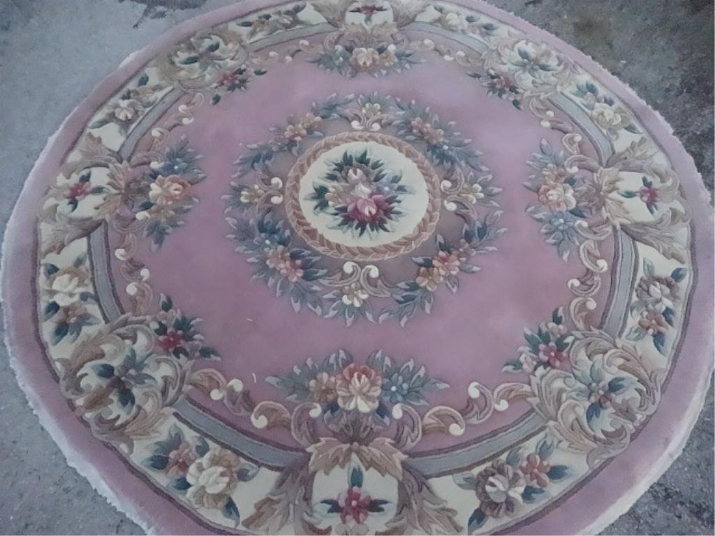 FRENCH STYLE ROUND WOOL RUG, CREAM AND BLUSH, FLORAL: FRENCH STYLE ROUND WOOL RUG, CREAM AND BLUSH, FLORAL MEDALLION, VERY GOOD CONDITION, LIGHT SURFACE SPOTS, APPROX 5.5'W
