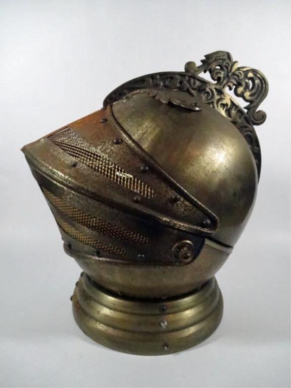 TANTALUS, ARMOR HEAD WITH DECANTER & 2 GLASSES, APPROX: TANTALUS, ARMOR HEAD WITH DECANTER & 2 GLASSES, APPROX 10"H