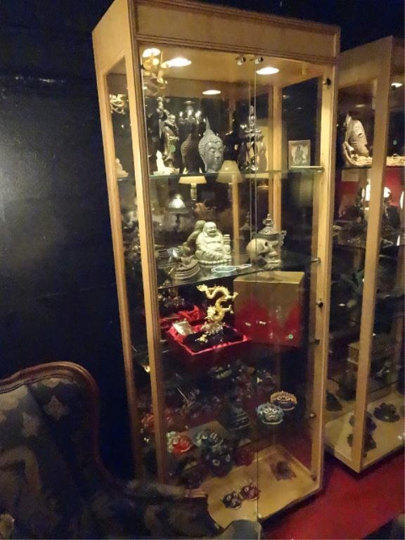 HENREDON LIGHTED DISPLAY CABINET, BIRD'S EYE MAPLE WITH: HENREDON LIGHTED DISPLAY CABINET, BIRD'S EYE MAPLE WITH INLAID WOODS, MIRRORED BACK, GLASS SHELVES, #1 OF TWO IDENTICAL CABINETS AVAILABLE THIS AUCTION (SOLD SEPARATELY), EXCELLENT CONDITION, APPROX 7