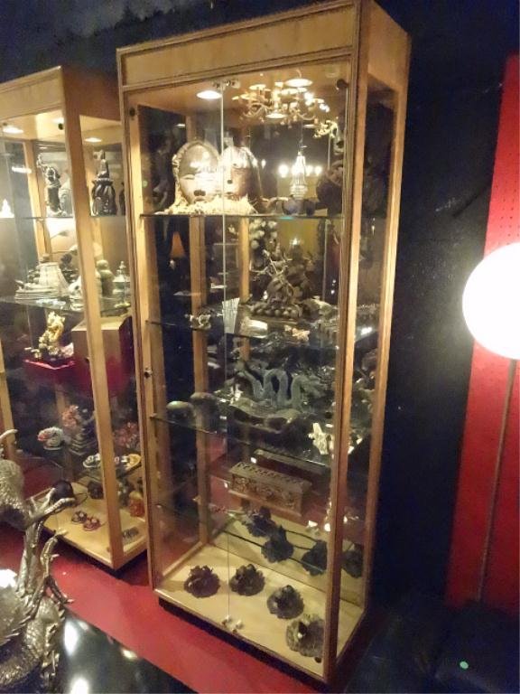 HENREDON LIGHTED DISPLAY CABINET, BIRD'S EYE MAPLE WITH: HENREDON LIGHTED DISPLAY CABINET, BIRD'S EYE MAPLE WITH INLAID WOODS, MIRRORED BACK, GLASS SHELVES, #2 OF TWO IDENTICAL CABINETS AVAILABLE THIS AUCTION (SOLD SEPARATELY), EXCELLENT CONDITION, APPROX 7
