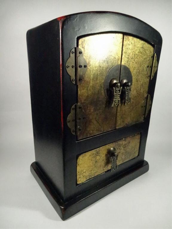 CHINESE STYLE TABLETOP CABINET, APPROX 15.75" X 11.5" X: CHINESE STYLE TABLETOP CABINET, APPROX 15.75" X 11.5" X 8", SKU895