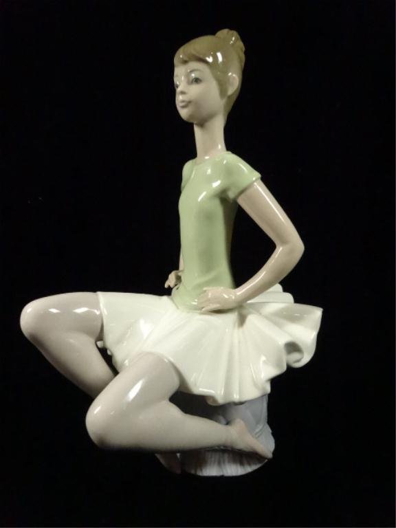 RETIRED LLADRO PORCELAIN FIGURINE, JULIA, #1361,: RETIRED LLADRO PORCELAIN FIGURINE, JULIA, #1361, SCULPTOR JUAN HUERTA, ISSUED 1978, RETIRED 1993, GLAZED FINISH, APPROX 9"H, #2 OF TWO IN THIS AUCTION