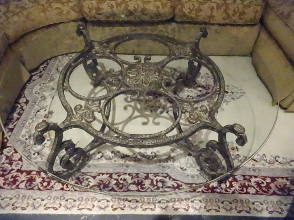 ORNATE METAL COFFEE TABLE BY THOMASVILLE, GOLD FLEUR DE: ORNATE METAL COFFEE TABLE BY THOMASVILLE, GOLD FLEUR DE LIS ON SCROLLING METAL BASE, 5' ROUND GLASS TOP, EXCELLENT CONDITION, SKU926