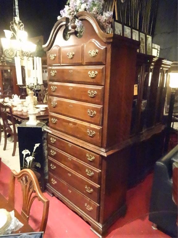 CHIPPENDALE STYLE HIGHBOY CHEST, BRASS PULLS, BONNET: CHIPPENDALE STYLE HIGHBOY CHEST, BRASS PULLS, BONNET TOP, APPROX 6.5'H, SKU872