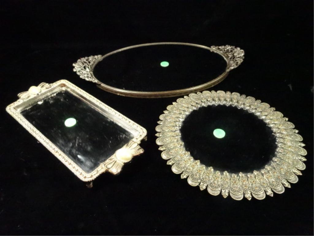 3 MIRRORED VANITY TRAYS, ROUND TRAY CAN ALSO HANG ON: 3 MIRRORED VANITY TRAYS, ROUND TRAY CAN ALSO HANG ON WALL, APPROX 9" X 13", APPROX 5" X 11.5", APPROX 9.5" DIAMETER, SKU923.15