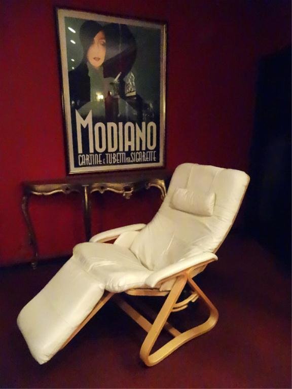 BACKSAVER RELAX THE BACK ZERO GRAVITY CHAIR, WHITE