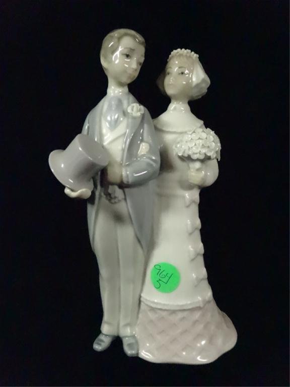 RETIRED LLADRO PORCELAIN FIGURINE, WEDDING, #4808,: RETIRED LLADRO PORCELAIN FIGURINE, WEDDING, #4808, SCULPTOR JULIO FERNANDEZ, ISSUED 1972, RETIRED 2004, GLAZED FINISH, APPROX 7.75"H