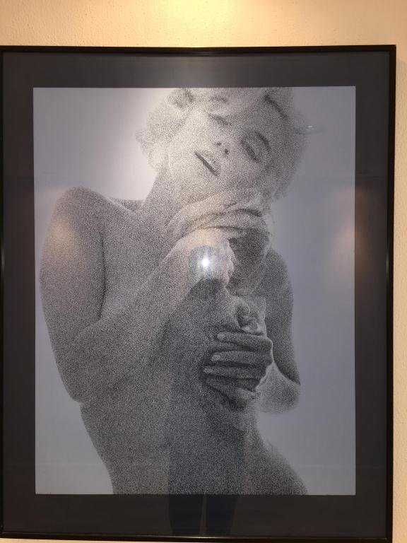 BERT STERN SERIGRAPH, MARILYN MONROE, LIMITED EDITION: BERT STERN SERIGRAPH, MARILYN MONROE, LIMITED EDITION ROSES BODY SHOT FROM THE LAST SITTING, SIGNED LOWER RIGHT, NUMBERED 78'300, 40" X 32"