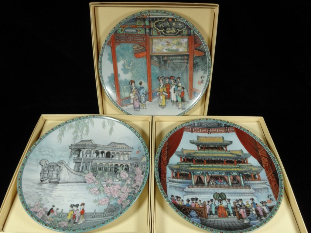 3 COLLECTOR PLATES BY MASTER ARTISAN ZHANG SONG MAO,: 3 COLLECTOR PLATES BY MASTER ARTISAN ZHANG SONG MAO, APPROX 8.5" DIAMETER, WITH ORIGINAL BOXES
