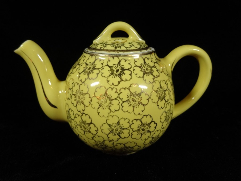 HALL POTTERY TEAPOT, YELLOW, 2 CUP: HALL POTTERY TEAPOT, YELLOW, 2 CUP