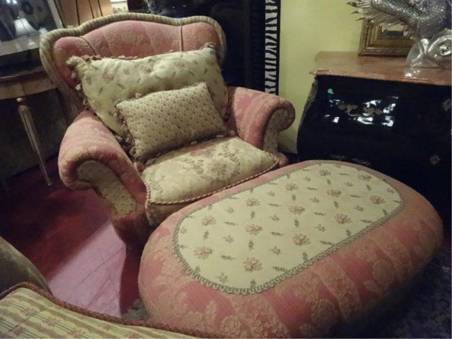 EJ VICTOR ARMCHAIR AND OTTOMAN FOR CAROL HICKS BOLTON,: EJ VICTOR ARMCHAIR AND OTTOMAN FOR CAROL HICKS BOLTON, ELABORATELY UPHOLSTERED, COORDINATING ACCENT PILLOWS, EXCELLENT CONDITION, COORDINATING SOFA LOVESEAT SOLD SEPARATELY THIS AUCTION, SKU964